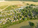 Camping Pas Cher vous présente avec son site Officiel campingpascher.fr, le Camping Siblu Domaine De Dugny classé 4 étoiles, situé sur la commune de Onzain dans le département Loir-et-cher (Centre Val De Loire) en France. Le camping Siblu Domaine De Dugny, vous présente un hébergement de type mobil-home. Le camping Siblu Domaine De Dugny vous proposeun séjour PAS CHER avec une REMISEdu lundi 08 juin au lundi 15 juin 2026, en promotion à -30% pour 7 nuits à 206,50 € au lieu de 295,0 € soit une Économie de 88,50 €. Cette location propose 86 dates différentes pour réserver votre séjour. Découvrez également les 6 autres gammes d'hébergements du camping. Les Avis clients pour le Camping Siblu Domaine De Dugny sont excellents avec une note moyenne de 8 sur 10. Parc aquatique, Piscine couverte, Piscine extérieure, Animations familiales, Club ados, Club enfants, Aire de jeux enfants, Baby-foot, Centre équestre, Court de tennis, Golf, Parcours sportif, Ping-pong, Piscine, Pédalo, Pétanque, Salle de jeux vidéo, Structure gonflable enfants, Terrain de beach-volley, Terrain multisports, Tir à l’arc, Bar, Plats à emporter, Restaurant, Snack/Bar, Épicerie,... En savoir plus : cliquez-ICI.