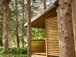 Camping Pas Cher vous présente avec son site Officiel campingpascher.fr, le Camping La Vallée Heureuse Pausado classé 4 étoiles, situé sur la commune de Orgon dans le département Bouches-du-rhône (Provence Alpes Côte D'azur) en France. Le camping La Vallée Heureuse Pausado, vous présente un hébergement de type mobil-home de 18 m² pour 2 personnes avec climatisation et télévision. Le camping La Vallée Heureuse Pausado vous propose du jeudi 30 avril au jeudi 07 mai 2026, en promotion à -20% pour 7 nuits à 354 € au lieu de 442,5 € soit une Économie de 88,50 €. Cette location propose 164 dates différentes pour réserver votre séjour. Découvrez également les 16 autres gammes d'hébergements du camping. Les Avis clients pour le Camping La Vallée Heureuse Pausado sont excellents avec une note moyenne de 8 sur 10. Piscine chauffée, Piscine extérieure, Animations familiales, Club enfants, Aire de jeux enfants, Court de tennis, Escalade, Parcours sportif, Ping-pong, Pétanque, Terrain multisports, Bar, Dépôt de pain, Restaurant, Épicerie,... En savoir plus : cliquez-ICI.