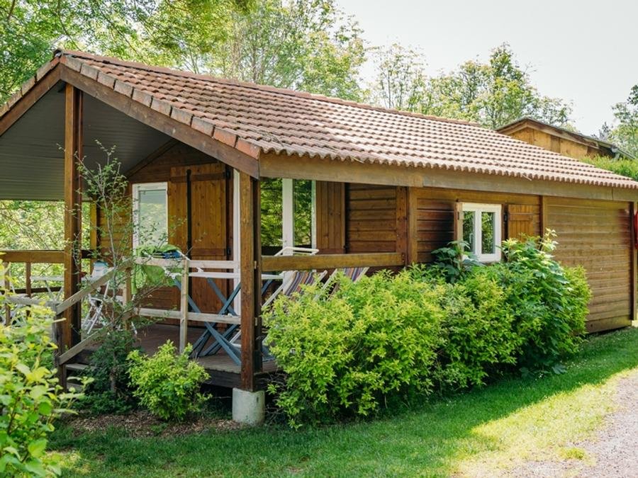 Camping Pas Cher vous présente avec son site Officiel campingpascher.fr, le Camping FlowerLa Rochelambert classé 4 étoiles, situé sur la commune de Saint Paulien dans le département Haute-loire (Auvergne) en France. Le camping Flower La Rochelambert vous propose un hébergement de type chalet de 32 m². L'établissement vous propose 15 autres types d'hébergements. Découvrez tous nos séjours à petits prix dans la commune et aux alentours de Saint Paulien du département : Haute-loire (Auvergne). Les Avis clients pour le Camping FlowerLa Rochelambert sont excellents avec une note moyenne de 9 sur 10. Rivière, Piscine chauffée, Piscine couverte, Animation enfants, Aire de jeux enfants, Canoë-kayak, Court de tennis, Golf, Parcours sportif, Ping-pong, Pétanque, Randonnée, Bar, Boulangerie, Dépôt de pain, Plats à emporter, Snack/Bar, Supermarché, Épicerie,... En savoir plus : cliquez-ICI.