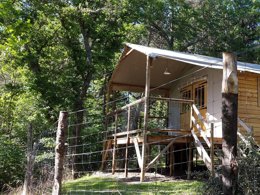 Camping Pas Cher vous présente avec son site Officiel campingpascher.fr, le Camping FlowerLa Rochelambert classé 4 étoiles, situé sur la commune de Saint Paulien dans le département Haute-loire (Auvergne) en France. Le camping Flower La Rochelambert, vous présente un hébergement de type chalet de 25 m². Le camping Flower La Rochelambert vous propose du mardi 26 mai au mardi 02 juin 2026 pour 7 nuits à 553€. Cette location propose 79 dates différentes pour réserver votre séjour. Découvrez également les 9 autres gammes d'hébergements du camping. Les Avis clients pour le Camping FlowerLa Rochelambert sont excellents avec une note moyenne de 9 sur 10. Rivière, Piscine chauffée, Piscine couverte, Animation enfants, Aire de jeux enfants, Canoë-kayak, Court de tennis, Golf, Parcours sportif, Ping-pong, Pétanque, Randonnée, Bar, Boulangerie, Dépôt de pain, Plats à emporter, Snack/Bar, Supermarché, Épicerie,... En savoir plus : cliquez-ICI.