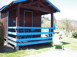 Camping Pas Cher vous présente avec son site Officiel campingpascher.fr, le Camping FlowerLa Rochelambert classé 4 étoiles, situé sur la commune de Saint Paulien dans le département Haute-loire (Auvergne) en France. Le camping Flower La Rochelambert vous propose un hébergement de type chalet de 8 m². L'établissement vous propose 9 autres types d'hébergements. Découvrez tous nos séjours à petits prix dans la commune et aux alentours de Saint Paulien du département : Haute-loire (Auvergne). Les Avis clients pour le Camping FlowerLa Rochelambert sont excellents avec une note moyenne de 9 sur 10. Rivière, Piscine chauffée, Piscine couverte, Animation enfants, Aire de jeux enfants, Canoë-kayak, Court de tennis, Golf, Parcours sportif, Ping-pong, Pétanque, Randonnée, Bar, Boulangerie, Dépôt de pain, Plats à emporter, Snack/Bar, Supermarché, Épicerie,... En savoir plus : cliquez-ICI.