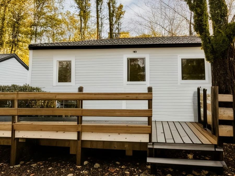 Camping Pas Cher vous présente avec son site Officiel campingpascher.fr, le Camping Le Chanet classé 3 étoiles, situé sur la commune de Ornans dans le département Doubs (Franche Comté) en France. Le camping Le Chanet, vous présente un hébergement de type mobil-home de 20 m². Le camping Le Chanet vous propose du vendredi 18 septembre au vendredi 25 septembre 2026 pour 7 nuits à 328€. Cette location propose 48 dates différentes pour réserver votre séjour. Découvrez également les 12 autres gammes d'hébergements du camping. Les Avis clients pour le Camping Le Chanet sont excellents avec une note moyenne de 8 sur 10. Piscine couverte, Piscine extérieure, Animations familiales, Club enfants, Aire de jeux enfants, Canoë-kayak, Cyclisme, Ping-pong, Pétanque, Randonnée, Bar, Bureau de tabac, Dépôt de pain, Restaurant, Snack/Bar, Supermarché, Épicerie,... En savoir plus : cliquez-ICI.