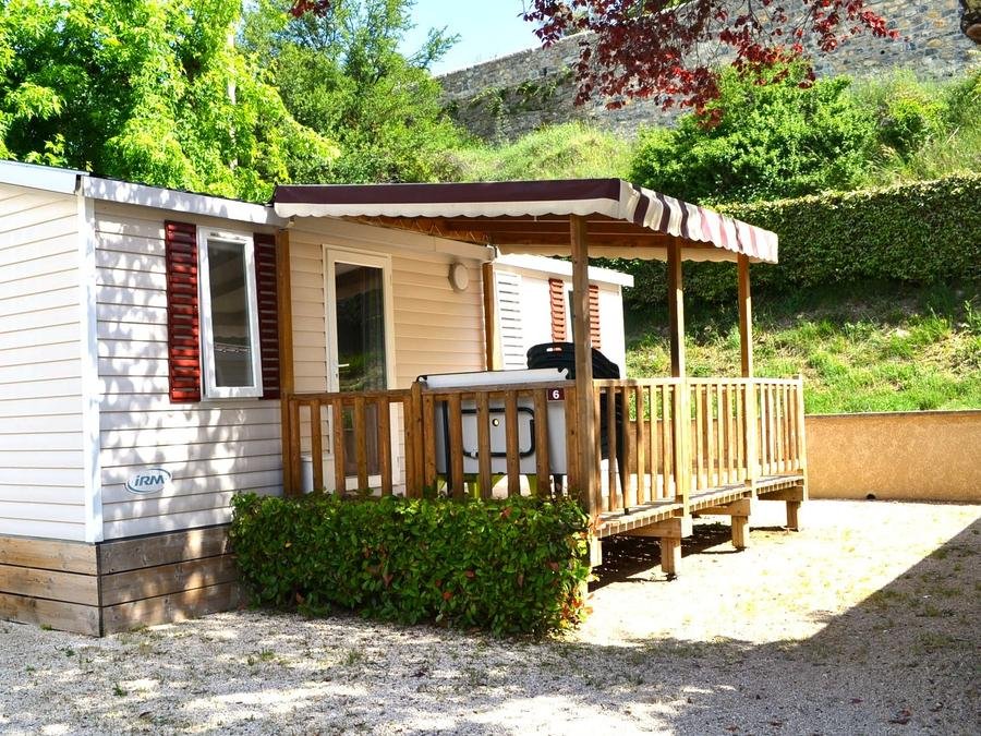 Camping Pas Cher vous présente avec son site Officiel campingpascher.fr, le Camping De La Claysse classé 4 étoiles, situé sur la commune de Saint Sauveur De Cruzieres dans le département Ardèche (Rhône Alpes) en France. Le camping De La Claysse vous propose un hébergement de type mobil-home de 24 m² pour 5 personnes (télévision). L'établissement vous propose 4 autres types d'hébergements. Découvrez tous nos séjours à petits prix dans la commune et aux alentours de Saint Sauveur De Cruzieres du département : Ardèche (Rhône Alpes). Les Avis clients pour le Camping De La Claysse sont excellents avec une note moyenne de 8 sur 10. Rivière, Piscine extérieure, Animations familiales, Aire de jeux enfants, Canoë-kayak, Canyoning, Centre équestre, Golf, Ping-pong, Pétanque, Randonnée, Salle de fitness, Terrain multisports, Bar, Boulangerie, Plats à emporter, Restaurant, Snack/Bar, Supermarché, Épicerie,... En savoir plus : cliquez-ICI.