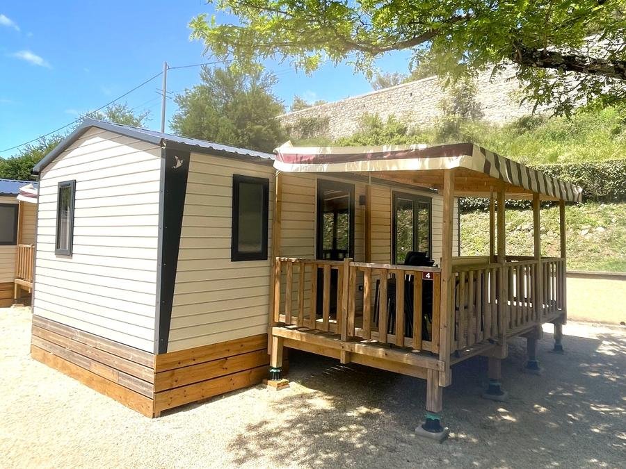 Camping Pas Cher vous présente avec son site Officiel campingpascher.fr, le Camping De La Claysse classé 4 étoiles, situé sur la commune de Saint Sauveur De Cruzieres dans le département Ardèche (Rhône Alpes) en France. Le camping De La Claysse vous propose un hébergement de type mobil-home de 31 m² pour 6 personnes (télévision). L'établissement vous propose 4 autres types d'hébergements. Découvrez tous nos séjours à petits prix dans la commune et aux alentours de Saint Sauveur De Cruzieres du département : Ardèche (Rhône Alpes). Les Avis clients pour le Camping De La Claysse sont excellents avec une note moyenne de 8 sur 10. Rivière, Piscine extérieure, Animations familiales, Aire de jeux enfants, Canoë-kayak, Canyoning, Centre équestre, Golf, Ping-pong, Pétanque, Randonnée, Salle de fitness, Terrain multisports, Bar, Boulangerie, Plats à emporter, Restaurant, Snack/Bar, Supermarché, Épicerie,... En savoir plus : cliquez-ICI.