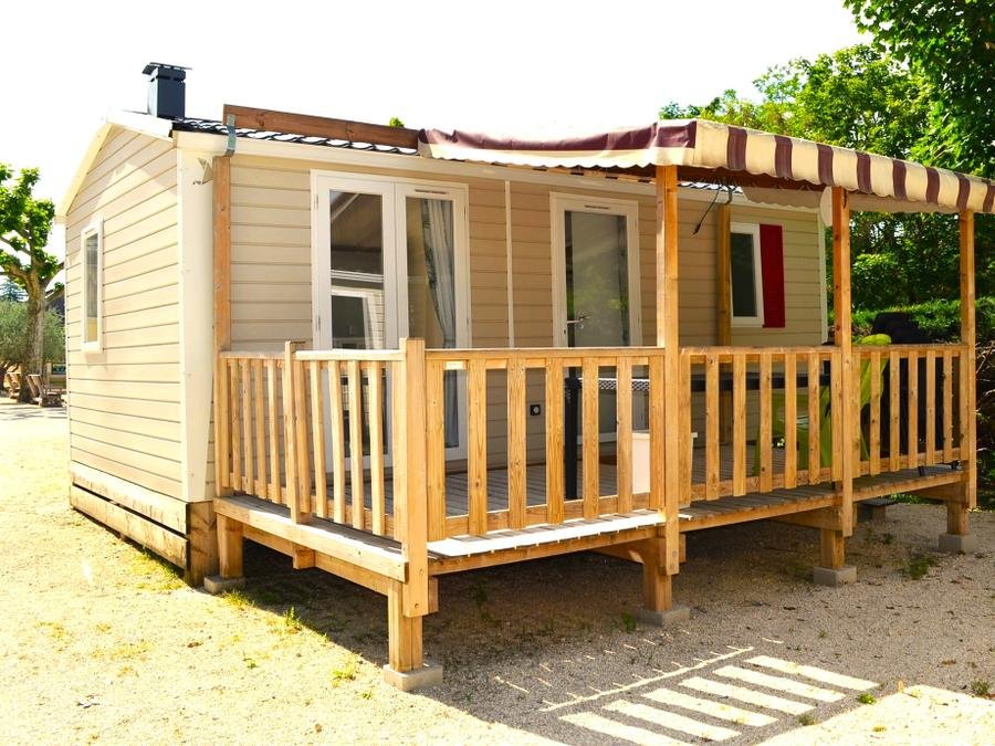 Camping Pas Cher vous présente avec son site Officiel campingpascher.fr, le Camping De La Claysse classé 4 étoiles, situé sur la commune de Saint Sauveur De Cruzieres dans le département Ardèche (Rhône Alpes) en France. Le camping De La Claysse vous propose un hébergement de type mobil-home de 24 m² pour 5 personnes (télévision). L'établissement vous propose 4 autres types d'hébergements. Découvrez tous nos séjours à petits prix dans la commune et aux alentours de Saint Sauveur De Cruzieres du département : Ardèche (Rhône Alpes). Les Avis clients pour le Camping De La Claysse sont excellents avec une note moyenne de 8 sur 10. Rivière, Piscine extérieure, Animations familiales, Aire de jeux enfants, Canoë-kayak, Canyoning, Centre équestre, Golf, Ping-pong, Pétanque, Randonnée, Salle de fitness, Terrain multisports, Bar, Boulangerie, Plats à emporter, Restaurant, Snack/Bar, Supermarché, Épicerie,... En savoir plus : cliquez-ICI.