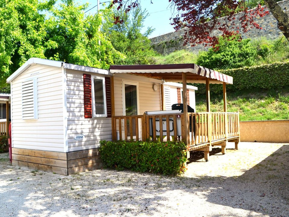Camping Pas Cher vous présente avec son site Officiel campingpascher.fr, le Camping De La Claysse classé 4 étoiles, situé sur la commune de Saint Sauveur De Cruzieres dans le département Ardèche (Rhône Alpes) en France. Le camping De La Claysse vous propose un hébergement de type mobil-home de 24 m² (télévision). L'établissement vous propose 4 autres types d'hébergements. Découvrez tous nos séjours à petits prix dans la commune et aux alentours de Saint Sauveur De Cruzieres du département : Ardèche (Rhône Alpes). Les Avis clients pour le Camping De La Claysse sont excellents avec une note moyenne de 9 sur 10. Rivière, Piscine extérieure, Animations familiales, Aire de jeux enfants, Canoë-kayak, Canyoning, Centre équestre, Golf, Ping-pong, Pétanque, Randonnée, Salle de fitness, Terrain multisports, Bar, Boulangerie, Plats à emporter, Restaurant, Snack/Bar, Supermarché, Épicerie,... En savoir plus : cliquez-ICI.