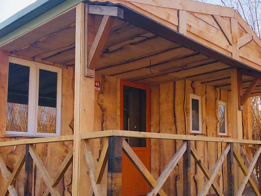 Camping Pas Cher vous présente avec son site Officiel campingpascher.fr, le Camping Domaine La Roche D’Ully classé 4 étoiles, situé sur la commune de Ornans dans le département Doubs (Franche Comté) en France. Le camping Domaine La Roche D’Ully vous propose un hébergement de type chalet de 25 m². L'établissement vous propose 22 autres types d'hébergements. Découvrez tous nos séjours à petits prix dans la commune et aux alentours de Ornans du département : Doubs (Franche Comté). Les Avis clients pour le Camping Domaine La Roche D’Ully sont de 7 sur 10. Bassin enfant, Piscine couverte, Piscine extérieure, Animations familiales, Club enfants, Aire de jeux enfants, Baby-foot, Canoë-kayak, Centre équestre, Cyclisme, Parcours sportif, Ping-pong, Piscine, Pétanque, Randonnée, Terrain de volley-ball, Bar, Dépôt de pain, Restaurant, Supermarché, Épicerie,... En savoir plus : cliquez-ICI.