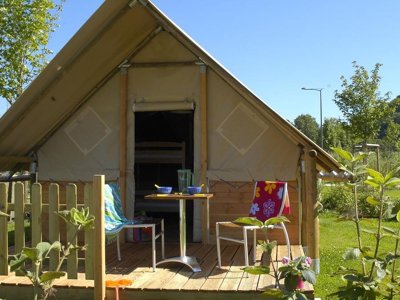 Cliquez pour découvrir toutes les photos de l'HÉBERGEMENT ! bungalow toilé - Domaine La Roche D’Ully photo 2