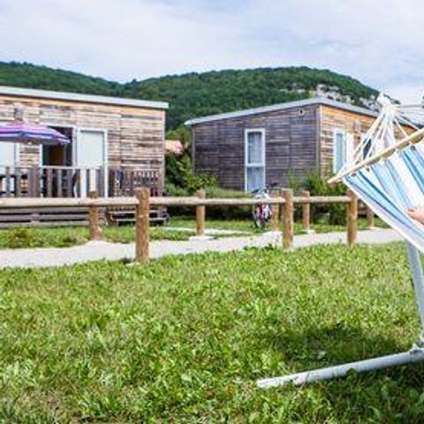 Cliquez pour découvrir toutes les photos de l'HÉBERGEMENT ! mobil-home - Ecologique La Roche D'Ully photo 3