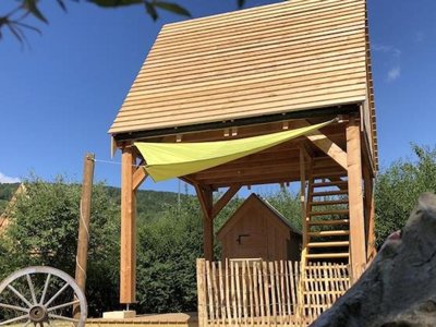 hébergement insolite - Domaine La Roche D’Ully photo 1