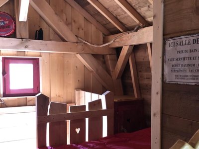 Cliquez pour découvrir toutes les photos de l'HÉBERGEMENT ! hébergement insolite - Domaine La Roche D’Ully photo 3