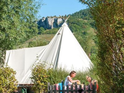 Cliquez pour découvrir toutes les photos de l'HÉBERGEMENT ! bungalow toilé - Domaine La Roche D’Ully photo 3