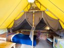 Cliquez pour découvrir toutes les photos de l'HÉBERGEMENT ! tente en toile et bois - camping Domaine La Roche D’Ully photo 2