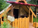 Cliquez pour découvrir toutes les photos de l'HÉBERGEMENT ! lodge - camping Domaine La Roche D’Ully photo 2