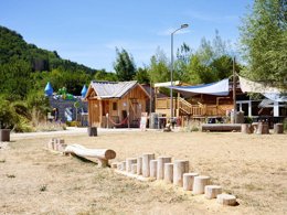 Camping Pas Cher vous présente avec son site Officiel campingpascher.fr, le CampingEcologique La Roche D'Ully classé 4 étoiles, situé sur la commune de Ornans dans le département Doubs (Franche Comté) en France. Le camping Ecologique La Roche D'Ully, vous présente un hébergement de type chalet de 24 m² pour 2 personnes. Le camping Ecologique La Roche D'Ully vous propose du vendredi 17 avril au vendredi 24 avril 2026 pour 7 nuits à 436€. Cette location propose 112 dates différentes pour réserver votre séjour. Découvrez également les 21 autres gammes d'hébergements du camping. Les Avis clients pour le CampingEcologique La Roche D'Ully sont de 7 sur 10. Bassin enfant, Piscine couverte, Piscine extérieure, Animations familiales, Club enfants, Aire de jeux enfants, Baby-foot, Canoë-kayak, Centre équestre, Cyclisme, Parcours sportif, Ping-pong, Piscine, Pétanque, Randonnée, Terrain de volley-ball, Bar, Dépôt de pain, Restaurant, Supermarché, Épicerie,... En savoir plus : cliquez-ICI.