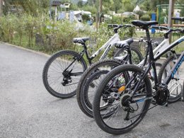 Camping Pas Cher vous présente avec son site Officiel campingpascher.fr, le CampingEcologique La Roche D'Ully classé 4 étoiles, situé sur la commune de Ornans dans le département Doubs (Franche Comté) en France. Le camping Ecologique La Roche D'Ully, vous présente un hébergement de type hébergement insolite de 24 m². Le camping Ecologique La Roche D'Ully vous propose du jeudi 30 avril au jeudi 07 mai 2026 pour 7 nuits à 446€. Cette location propose 96 dates différentes pour réserver votre séjour. Découvrez également les 21 autres gammes d'hébergements du camping. Les Avis clients pour le CampingEcologique La Roche D'Ully sont de 7 sur 10. Bassin enfant, Piscine couverte, Piscine extérieure, Animations familiales, Club enfants, Aire de jeux enfants, Baby-foot, Canoë-kayak, Centre équestre, Cyclisme, Parcours sportif, Ping-pong, Piscine, Pétanque, Randonnée, Terrain de volley-ball, Bar, Dépôt de pain, Restaurant, Supermarché, Épicerie,... En savoir plus : cliquez-ICI.