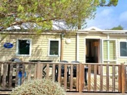 Camping Pas Cher vous présente avec son site Officiel campingpascher.fr, le Camping Calella De Palafrugell classé 4 étoiles, situé sur la commune de Calella dans le département Barcelone (Catalogne) en Espagne. Le camping Calella De Palafrugell, vous présente un hébergement de type mobil-home de 32 m² avec climatisation. Le camping Calella De Palafrugell vous proposeun séjour PAS CHER avec une REMISEdu sam. 25 avril au sam. 02 mai 2026, en promotion à -50% pour 7 nuits à 255,50 € au lieu de 511,0 € soit une Économie de 255,50 €. Cette location propose 123 dates différentes pour réserver votre séjour. Découvrez également les 6 autres gammes d'hébergements du camping. Les Avis clients pour le Camping Calella De Palafrugell sont excellents avec une note moyenne de 8 sur 10. Piscine extérieure, Animations familiales, Club ados, Club enfants, Aire de jeux enfants, Canoë-kayak, Centre équestre, Cyclisme, Ping-pong, Pétanque, Salle de fitness, Salle de jeux vidéo, Terrain de volley-ball, Terrain multisports, Bar, Boulangerie, Plats à emporter, Restaurant, Snack/Bar, Supermarché,... En savoir plus : cliquez-ICI.