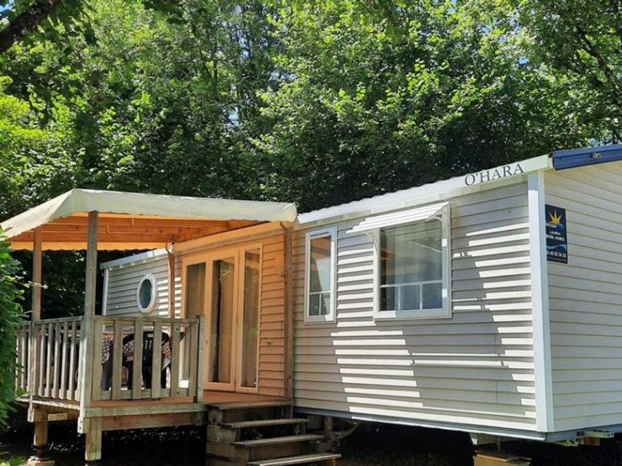 Camping Pas Cher vous présente avec son site Officiel campingpascher.fr, le Camping Le Moulin Des Effres **** classé 4 étoiles, situé sur la commune de Secondigny dans le département Deux-sèvres (Poitou Charentes) en France. Le camping Le Moulin Des Effres **** vous propose un hébergement de type mobil-home de 36 m² pour 6 personnes (télévision). L'établissement vous propose 10 autres types d'hébergements. Découvrez tous nos séjours à petits prix dans la commune et aux alentours de Secondigny du département : Deux-sèvres (Poitou Charentes). Les Avis clients pour le Camping Le Moulin Des Effres **** sont excellents avec une note moyenne de 8 sur 10. Lac, Piscine chauffée, Piscine extérieure, Animation ados, Animations familiales, Club enfants, Aire de jeux enfants, Baby-foot, Court de tennis, Parcours sportif, Ping-pong, Pétanque, Randonnée, Skatepark, Terrain de basketball, Terrain de football, Bar, Boulangerie, Bureau de tabac, Dépôt de pain, Snack/Bar, Station-service, Supermarché, Épicerie,... En savoir plus : cliquez-ICI.