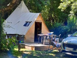 Camping Pas Cher vous présente avec son site Officiel campingpascher.fr, le Camping Le Moulin Des Effres **** classé 4 étoiles, situé sur la commune de Secondigny dans le département Deux-sèvres (Poitou Charentes) en France. Le camping Le Moulin Des Effres ****, vous présente un hébergement de type hébergement insolite de 19 m² pour 4 personnes. Le camping Le Moulin Des Effres **** vous propose du mercredi 24 juin au mercredi 01 juillet 2026, en promotion à -7% pour 7 nuits à 239,94 € au lieu de 258,0 € soit une Économie de 18,06 €. Cette location propose 116 dates différentes pour réserver votre séjour. Découvrez également les 10 autres gammes d'hébergements du camping. Les Avis clients pour le Camping Le Moulin Des Effres **** sont excellents avec une note moyenne de 8 sur 10. Lac, Piscine chauffée, Piscine extérieure, Animation ados, Animations familiales, Club enfants, Aire de jeux enfants, Baby-foot, Court de tennis, Parcours sportif, Ping-pong, Pétanque, Randonnée, Skatepark, Terrain de basketball, Terrain de football, Bar, Boulangerie, Bureau de tabac, Dépôt de pain, Snack/Bar, Station-service, Supermarché, Épicerie,... En savoir plus : cliquez-ICI.