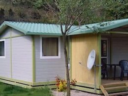 Camping Pas Cher vous présente avec son site Officiel campingpascher.fr, le Camping Des Sources classé 3 étoiles, situé sur la commune de Soubes dans le département Hérault (Languedoc Roussillon) en France. Le camping Des Sources, vous présente un hébergement de type chalet de 35 m² pour 2 personnes. Le camping Des Sources vous propose du vendredi 03 avril au vendredi 10 avril 2026 pour 7 nuits à 525€. Cette location propose 137 dates différentes pour réserver votre séjour. Découvrez également les 5 autres gammes d'hébergements du camping. Les Avis clients pour le Camping Des Sources sont excellents avec une note moyenne de 8 sur 10. Rivière, Piscine chauffée, Piscine extérieure, Animation enfants, Animations familiales, Aire de jeux enfants, Centre équestre, Cyclisme, Ping-pong, Pétanque, Randonnée, Terrain multisports, Trampoline, Bar, Dépôt de pain, Plats à emporter, Snack/Bar,... En savoir plus : cliquez-ICI.