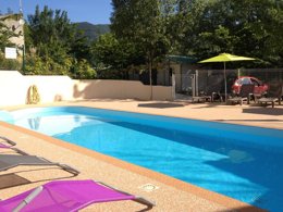 Camping Pas Cher vous présente avec son site Officiel campingpascher.fr, le Camping Des Sources classé 3 étoiles, situé sur la commune de Soubes dans le département Hérault (Languedoc Roussillon) en France. Le camping Des Sources vous propose un hébergement de type chalet de 33 m². L'établissement vous propose 6 autres types d'hébergements. Découvrez tous nos séjours à petits prix dans la commune et aux alentours de Soubes du département : Hérault (Languedoc Roussillon). Les Avis clients pour le Camping Des Sources sont excellents avec une note moyenne de 8 sur 10. Rivière, Piscine chauffée, Piscine extérieure, Animation enfants, Animations familiales, Aire de jeux enfants, Centre équestre, Cyclisme, Ping-pong, Pétanque, Randonnée, Terrain multisports, Trampoline, Bar, Dépôt de pain, Plats à emporter, Snack/Bar,... En savoir plus : cliquez-ICI.