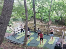 Camping Pas Cher vous présente avec son site Officiel campingpascher.fr, le Camping Des Sources classé 3 étoiles, situé sur la commune de Soubes dans le département Hérault (Languedoc Roussillon) en France. Le camping Des Sources, vous présente un hébergement de type chalet de 20 m² pour 2 personnes. Le camping Des Sources vous propose du vendredi 03 avril au vendredi 10 avril 2026 pour 7 nuits à 420€. Cette location propose 137 dates différentes pour réserver votre séjour. Découvrez également les 5 autres gammes d'hébergements du camping. Les Avis clients pour le Camping Des Sources sont excellents avec une note moyenne de 8 sur 10. Rivière, Piscine chauffée, Piscine extérieure, Animation enfants, Animations familiales, Aire de jeux enfants, Centre équestre, Cyclisme, Ping-pong, Pétanque, Randonnée, Terrain multisports, Trampoline, Bar, Dépôt de pain, Plats à emporter, Snack/Bar,... En savoir plus : cliquez-ICI.