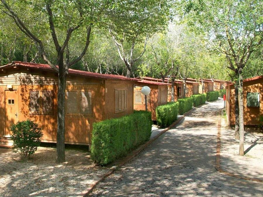 Camping Pas Cher vous présente avec son site Officiel campingpascher.fr, le Camping Vilanova Park classé 4 étoiles, situé sur la commune de Vilanova I La Geltru dans le département Barcelone (Catalogne) en Espagne. Le camping Vilanova Park, vous présente un hébergement de type chalet de 50 m² avec climatisation et télévision. Le camping Vilanova Park vous proposeun séjour PAS CHER avec une REMISEdu sam. 27 juin au sam. 04 juillet 2026, en promotion à -30% pour 7 nuits à 748,30 € au lieu de 1069,0 € soit une Économie de 320,70 €. Cette location propose 13 dates différentes pour réserver votre séjour. Découvrez également les 33 autres gammes d'hébergements du camping. Les Avis clients pour le Camping Vilanova Park sont excellents avec une note moyenne de 8 sur 10. Piscine couverte, Piscine extérieure, Animations familiales, Club enfants, Aire de jeux enfants, Centre équestre, Court de tennis, Golf, Ping-pong, Pétanque, Salle de fitness, Terrain de football, Terrain multisports, Trampoline, Bar, Plats à emporter, Restaurant, Snack/Bar,... En savoir plus : cliquez-ICI.