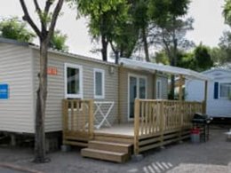 Camping Pas Cher vous présente avec son site Officiel campingpascher.fr, le Camping Vilanova Park classé 4 étoiles, situé sur la commune de Vilanova I La Geltru dans le département Barcelone (Catalogne) en Espagne. Le camping Vilanova Park, vous présente un hébergement de type mobil-home de 25 m² avec climatisation. Le camping Vilanova Park vous propose du sam. 25 avril au sam. 02 mai 2026 pour 7 nuits à 252€. Cette location propose 171 dates différentes pour réserver votre séjour. Découvrez également les 24 autres gammes d'hébergements du camping. Les Avis clients pour le Camping Vilanova Park sont excellents avec une note moyenne de 8 sur 10. Piscine couverte, Piscine extérieure, Animations familiales, Club enfants, Aire de jeux enfants, Centre équestre, Court de tennis, Golf, Ping-pong, Pétanque, Salle de fitness, Terrain de football, Terrain multisports, Trampoline, Bar, Plats à emporter, Restaurant, Snack/Bar,... En savoir plus : cliquez-ICI.