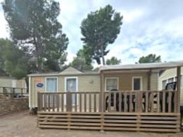 Camping Pas Cher vous présente avec son site Officiel campingpascher.fr, le Camping Vilanova Park classé 4 étoiles, situé sur la commune de Vilanova I La Geltru dans le département Barcelone (Catalogne) en Espagne. Le camping Vilanova Park, vous présente un hébergement de type mobil-home de 32 m² avec climatisation. Le camping Vilanova Park vous propose du sam. 25 avril au sam. 02 mai 2026 pour 7 nuits à 273€. Cette location propose 169 dates différentes pour réserver votre séjour. Découvrez également les 24 autres gammes d'hébergements du camping. Les Avis clients pour le Camping Vilanova Park sont excellents avec une note moyenne de 8 sur 10. Piscine couverte, Piscine extérieure, Animations familiales, Club enfants, Aire de jeux enfants, Centre équestre, Court de tennis, Golf, Ping-pong, Pétanque, Salle de fitness, Terrain de football, Terrain multisports, Trampoline, Bar, Plats à emporter, Restaurant, Snack/Bar,... En savoir plus : cliquez-ICI.