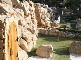 Camping Pas Cher vous présente avec son site Officiel campingpascher.fr, le Camping Vilanova Park classé 4 étoiles, situé sur la commune de Vilanova I La Geltru dans le département Barcelone (Catalogne) en Espagne. Le camping Vilanova Park, vous présente un hébergement de type mobil-home de 24 m² avec climatisation. Le camping Vilanova Park vous propose du sam. 25 avril au sam. 02 mai 2026 pour 7 nuits à 224€. Cette location propose 147 dates différentes pour réserver votre séjour. Découvrez également les 24 autres gammes d'hébergements du camping. Les Avis clients pour le Camping Vilanova Park sont excellents avec une note moyenne de 8 sur 10. Piscine couverte, Piscine extérieure, Animations familiales, Club enfants, Aire de jeux enfants, Centre équestre, Court de tennis, Golf, Ping-pong, Pétanque, Salle de fitness, Terrain de football, Terrain multisports, Trampoline, Bar, Plats à emporter, Restaurant, Snack/Bar,... En savoir plus : cliquez-ICI.