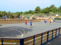 Camping Pas Cher vous présente avec son site Officiel campingpascher.fr, le Camping Vilanova Park classé 4 étoiles, situé sur la commune de Vilanova I La Geltru dans le département Barcelone (Catalogne) en Espagne. Le camping Vilanova Park, vous présente un hébergement de type chalet de 33 m² avec climatisation et télévision. Le camping Vilanova Park vous propose du sam. 16 mai au sam. 23 mai 2026 pour 7 nuits à 239€. Cette location propose 2 dates différentes pour réserver votre séjour. Découvrez également les 24 autres gammes d'hébergements du camping. Les Avis clients pour le Camping Vilanova Park sont excellents avec une note moyenne de 8 sur 10. Piscine couverte, Piscine extérieure, Animations familiales, Club enfants, Aire de jeux enfants, Centre équestre, Court de tennis, Golf, Ping-pong, Pétanque, Salle de fitness, Terrain de football, Terrain multisports, Trampoline, Bar, Plats à emporter, Restaurant, Snack/Bar,... En savoir plus : cliquez-ICI.