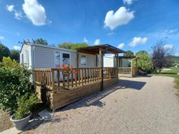 Camping Pas Cher vous présente avec son site Officiel campingpascher.fr, le Camping La Tuilerie classé 4 étoiles, situé sur la commune de Vic Sur Seille dans le département Moselle (Lorraine) en France. Le camping La Tuilerie vous propose un hébergement de type mobil-home de 49 m² (télévision). L'établissement vous propose 5 autres types d'hébergements. Découvrez tous nos séjours à petits prix dans la commune et aux alentours de Vic Sur Seille du département : Moselle (Lorraine). Les Avis clients pour le Camping La Tuilerie sont de 7 sur 10. Piscine extérieure, Animations familiales, Aire de jeux enfants, Centre équestre, Parcours sportif, Pédalo, Pétanque, Salle de jeux vidéo, Terrain de volley-ball, Bar, Boulangerie, Dépôt de pain, Snack/Bar,... En savoir plus : cliquez-ICI.