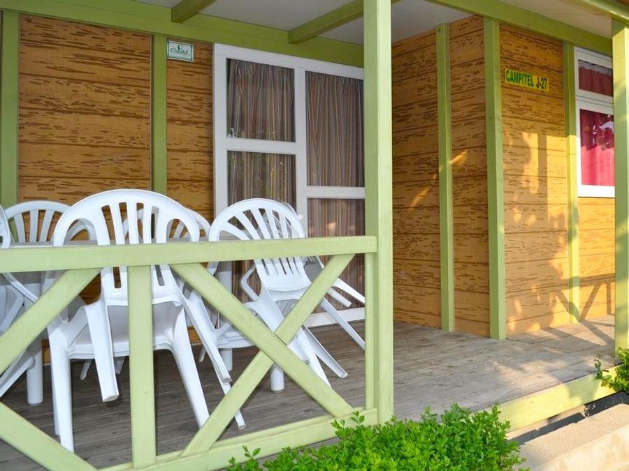 Camping Pas Cher vous présente avec son site Officiel campingpascher.fr, le Camping Mas Patoxas classé 4 étoiles, situé sur la commune de Pals dans le département Gérone (Catalogne) en Espagne. Le camping Mas Patoxas, vous présente un hébergement de type bungalow de 27 m² pour 2 personnes et télévision. Le camping Mas Patoxas vous proposeun séjour PAS CHER avec une REMISEdu dimanche 14 juin au dimanche 21 juin 2026, en promotion à -30% pour 7 nuits à 629,30 € au lieu de 899,0 € soit une Économie de 269,70 €. Cette location propose 38 dates différentes pour réserver votre séjour. Découvrez également les 10 autres gammes d'hébergements du camping. Les Avis clients pour le Camping Mas Patoxas sont excellents avec une note moyenne de 8 sur 10. Piscine extérieure, Animations familiales, Club ados, Club enfants, Aire de jeux enfants, Court de padel en extérieur, Golf, Ping-pong, Piscine, Pétanque, Salle de fitness, Terrain de football, Terrain de volley-ball, Bar, Dépôt de pain, Pizzeria, Plats à emporter, Snack/Bar, Épicerie,... En savoir plus : cliquez-ICI.