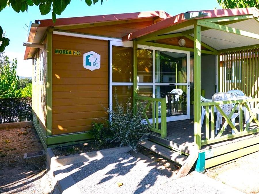 Camping Pas Cher vous présente avec son site Officiel campingpascher.fr, le Camping Mas Patoxas classé 4 étoiles, situé sur la commune de Pals dans le département Gérone (Catalogne) en Espagne. Le camping Mas Patoxas, vous présente un hébergement de type bungalow de 25 m² avec climatisation et télévision. Le camping Mas Patoxas vous proposeun séjour PAS CHER avec une REMISEdu sam. 13 juin au sam. 20 juin 2026, en promotion à -30% pour 7 nuits à 734,30 € au lieu de 1049,0 € soit une Économie de 314,70 €. Cette location propose 37 dates différentes pour réserver votre séjour. Découvrez également les 10 autres gammes d'hébergements du camping. Les Avis clients pour le Camping Mas Patoxas sont excellents avec une note moyenne de 8 sur 10. Piscine extérieure, Animations familiales, Club ados, Club enfants, Aire de jeux enfants, Court de padel en extérieur, Golf, Ping-pong, Piscine, Pétanque, Salle de fitness, Terrain de football, Terrain de volley-ball, Bar, Dépôt de pain, Pizzeria, Plats à emporter, Snack/Bar, Épicerie,... En savoir plus : cliquez-ICI.
