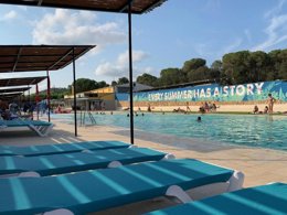 Camping Pas Cher vous présente avec son site Officiel campingpascher.fr, le Camping Mas Patoxas classé 4 étoiles, situé sur la commune de Pals dans le département Gérone (Catalogne) en Espagne. Le camping Mas Patoxas vous propose un hébergement de type tente. Cet hébergement propose plus de 112 dates différentes pour réserver ! Pour dévouvrir la période la moins chère, consultez la rubrique 'Tarifs' et sélectionnez votre mois de départ. L'établissement vous propose 10 autres types d'hébergements. Découvrez tous nos séjours à petits prix dans la commune et aux alentours de Pals du département : Gérone (Catalogne). Les Avis clients pour le Camping Mas Patoxas sont excellents avec une note moyenne de 8 sur 10. Piscine extérieure, Animations familiales, Club ados, Club enfants, Aire de jeux enfants, Court de padel en extérieur, Golf, Ping-pong, Piscine, Pétanque, Salle de fitness, Terrain de football, Terrain de volley-ball, Bar, Dépôt de pain, Pizzeria, Plats à emporter, Snack/Bar, Épicerie,... En savoir plus : cliquez-ICI.