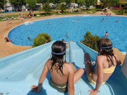 Camping Pas Cher vous présente avec son site Officiel campingpascher.fr, le Camping Mas Patoxas classé 4 étoiles, situé sur la commune de Pals dans le département Gérone (Catalogne) en Espagne. Le camping Mas Patoxas, vous présente un hébergement de type bungalow de 25 m² avec climatisation et télévision. Le camping Mas Patoxas vous propose du vendredi 27 mars au vendredi 03 avril 2026 pour 7 nuits à 727€. Cette location propose 107 dates différentes pour réserver votre séjour. Découvrez également les 10 autres gammes d'hébergements du camping. Les Avis clients pour le Camping Mas Patoxas sont excellents avec une note moyenne de 8 sur 10. Piscine extérieure, Animations familiales, Club ados, Club enfants, Aire de jeux enfants, Court de padel en extérieur, Golf, Ping-pong, Piscine, Pétanque, Salle de fitness, Terrain de football, Terrain de volley-ball, Bar, Dépôt de pain, Pizzeria, Plats à emporter, Snack/Bar, Épicerie,... En savoir plus : cliquez-ICI.