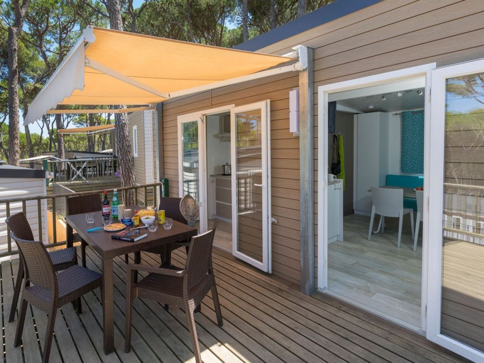 Camping Pas Cher vous présente avec son site Officiel campingpascher.fr, le Établissement Interpals Eco Resort, situé sur la commune de Pals dans le département Gérone (Catalogne) en Espagne. L'établissement Interpals Eco Resort vous propose un hébergement de type bungalow de 21 m². L'établissement vous propose 9 autres types d'hébergements. Découvrez tous nos séjours à petits prix dans la commune et aux alentours de Pals du département : Gérone (Catalogne).... En savoir plus : cliquez-ICI.