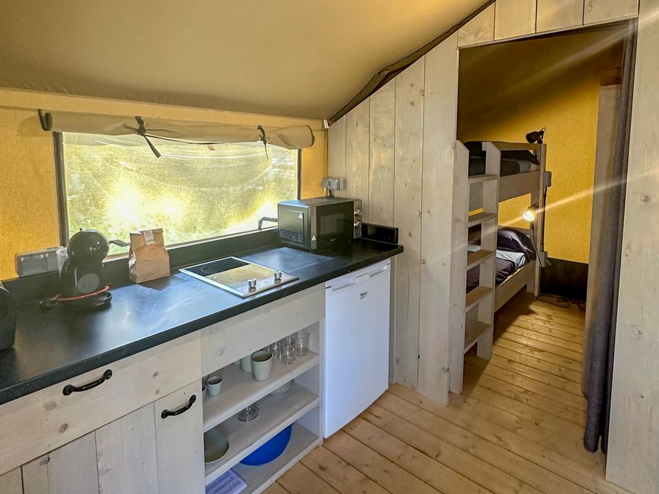 Cliquez pour découvrir toutes les photos de l'HÉBERGEMENT ! tente toile et bois - Interpals Eco Resort photo 5