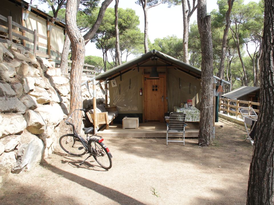 Cliquez pour découvrir toutes les photos de l'HÉBERGEMENT ! tente toile et bois - établissement Interpals Eco Resort photo 2
