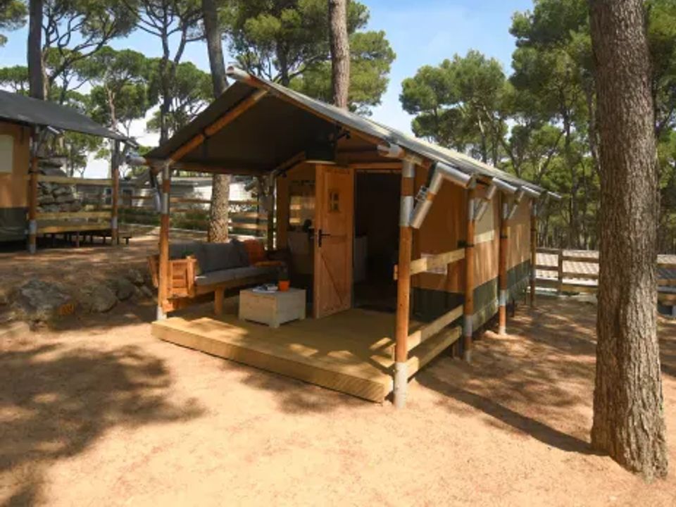 Cliquez pour découvrir toutes les photos de l'HÉBERGEMENT ! tente toile et bois - établissement Interpals Eco Resort photo 3