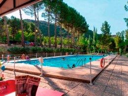 Camping Pas Cher vous présente avec son site Officiel campingpascher.fr, le Camping Lago Resort, situé sur la commune de Nuevalos dans le département Saragosse (Aragon) en Espagne. Le camping Lago Resort vous propose un hébergement de type bungalow de 50 m² (télévision). L'établissement vous propose 8 autres types d'hébergements. Découvrez tous nos séjours à petits prix dans la commune et aux alentours de Nuevalos du département : Saragosse (Aragon). Les Avis clients pour le Camping Lago Resort sont excellents avec une note moyenne de 8 sur 10. Piscine extérieure, Aire de jeux enfants, Snack/Bar, Épicerie,... En savoir plus : cliquez-ICI.