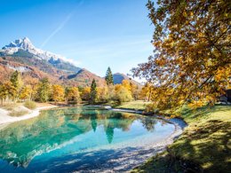 Camping Pas Cher vous présente avec son site Officiel campingpascher.fr, le Camping Campings Vacances Mont Blanc De L'Ecureuil classé 3 étoiles, situé sur la commune de Passy dans le département Haute-savoie (Rhône Alpes) en France. Le camping Campings Vacances Mont Blanc De L'Ecureuil, vous présente un hébergement de type chalet de 35 m² pour 6 personnes et télévision. Le camping Campings Vacances Mont Blanc De L'Ecureuil vous propose du sam. 03 octobre au sam. 10 octobre 2026 pour 7 nuits à 650€. Cette location propose 72 dates différentes pour réserver votre séjour. Découvrez également les 4 autres gammes d'hébergements du camping. Les Avis clients pour le Camping Campings Vacances Mont Blanc De L'Ecureuil sont excellents avec une note moyenne de 8 sur 10. Lac, Aire de jeux enfants, Ping-pong, Pétanque, Rafting, Randonnée, Terrain de beach-volley, Dépôt de pain, Restaurant,... En savoir plus : cliquez-ICI.