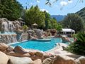 Camping Pas Cher vous présente avec son site Officiel campingpascher.fr, le Établissement Les Oliviers, situé sur la commune de Ota dans le département Corse Du Sud (Corse) en France. L'établissement Les Oliviers vous propose un hébergement de type chalet de 45 m². L'établissement vous propose 6 autres types d'hébergements. Découvrez tous nos séjours à petits prix dans la commune et aux alentours de Ota du département : Corse Du Sud (Corse).... En savoir plus : cliquez-ICI.
