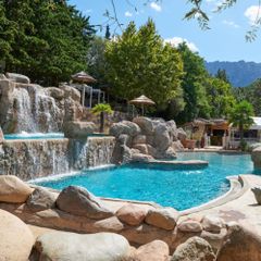 Camping Pas Cher vous présente avec son site Officiel campingpascher.fr, le Établissement Les Oliviers, situé sur la commune de Ota dans le département Corse Du Sud (Corse) en France. L'établissement Les Oliviers vous propose un hébergement de type chalet de 45 m². L'établissement vous propose 6 autres types d'hébergements. Découvrez tous nos séjours à petits prix dans la commune et aux alentours de Ota du département : Corse Du Sud (Corse).... En savoir plus : cliquez-ICI.