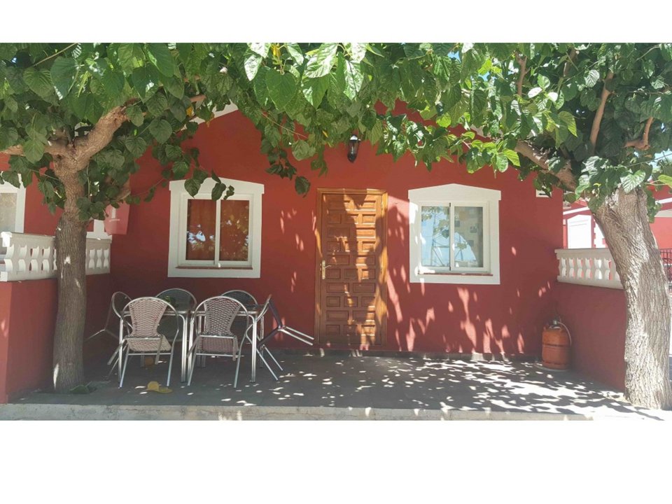 Camping Pas Cher vous présente avec son site Officiel campingpascher.fr, le Camping Los Pinos classé 4 étoiles, situé sur la commune de Peniscola dans le département Castellón (Valencia) en Espagne. Le camping Los Pinos vous propose un hébergement de type bungalow de 24 m² avec climatisation (télévision). L'établissement vous propose 3 autres types d'hébergements. Découvrez tous nos séjours à petits prix dans la commune et aux alentours de Peniscola du département : Castellón (Valencia). Les Avis clients pour le Camping Los Pinos sont de 7 sur 10. Mer, Piscine extérieure, Aire de jeux enfants, Plongée, Pétanque, Terrain multisports, Bar, Brasserie, Pizzeria, Restaurant,... En savoir plus : cliquez-ICI.