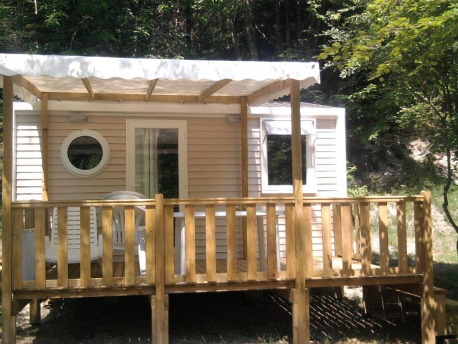 Camping Pas Cher vous présente avec son site Officiel campingpascher.fr, le Camping Flower Cap Finistère classé 4 étoiles, situé sur la commune de Penmarch dans le département Finistère (Bretagne) en France. Le camping Flower Cap Finistère, vous présente un hébergement de type mobil-home de 18 m² pour 2 personnes et télévision. Le camping Flower Cap Finistère vous propose du lundi 14 septembre au lundi 21 septembre 2026 pour 7 nuits à 428.45€. Cette location propose 42 dates différentes pour réserver votre séjour. Découvrez également les 9 autres gammes d'hébergements du camping. Les Avis clients pour le Camping Flower Cap Finistère sont excellents avec une note moyenne de 8 sur 10. Piscine couverte, Piscine extérieure, Animations familiales, Club enfants, Aire de jeux enfants, Centre équestre, Court de tennis, Cyclisme, Golf, Ping-pong, Pétanque, Structure gonflable enfants, Terrain multisports, Bar, Dépôt de pain, Plats à emporter, Snack/Bar, Épicerie,... En savoir plus : cliquez-ICI.