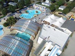 Camping Pas Cher vous présente avec son site Officiel campingpascher.fr, le Camping Flower Cap Finistère classé 4 étoiles, situé sur la commune de Penmarch dans le département Finistère (Bretagne) en France. Le camping Flower Cap Finistère, vous présente un hébergement de type tente en toile et bois de 28 m². Le camping Flower Cap Finistère vous propose du sam. 05 septembre au sam. 12 septembre 2026 pour 7 nuits à 367.4€. Cette location propose 39 dates différentes pour réserver votre séjour. Découvrez également les 9 autres gammes d'hébergements du camping. Les Avis clients pour le Camping Flower Cap Finistère sont excellents avec une note moyenne de 8 sur 10. Piscine couverte, Piscine extérieure, Animations familiales, Club enfants, Aire de jeux enfants, Centre équestre, Court de tennis, Cyclisme, Golf, Ping-pong, Pétanque, Structure gonflable enfants, Terrain multisports, Bar, Dépôt de pain, Plats à emporter, Snack/Bar, Épicerie,... En savoir plus : cliquez-ICI.