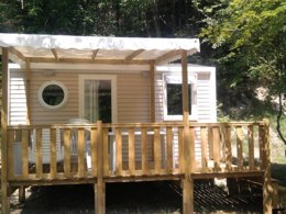 Camping Pas Cher vous présente avec son site Officiel campingpascher.fr, le Camping Flower Cap Finistère classé 4 étoiles, situé sur la commune de Penmarch dans le département Finistère (Bretagne) en France. Le camping Flower Cap Finistère, vous présente un hébergement de type mobil-home de 18 m² pour 2 personnes et télévision. Le camping Flower Cap Finistère vous propose du jeudi 28 mai au jeudi 04 juin 2026 pour 7 nuits à 400.4€. Cette location propose 100 dates différentes pour réserver votre séjour. Découvrez également les 9 autres gammes d'hébergements du camping. Les Avis clients pour le Camping Flower Cap Finistère sont excellents avec une note moyenne de 8 sur 10. Piscine couverte, Piscine extérieure, Animations familiales, Club enfants, Aire de jeux enfants, Centre équestre, Court de tennis, Cyclisme, Golf, Ping-pong, Pétanque, Structure gonflable enfants, Terrain multisports, Bar, Dépôt de pain, Plats à emporter, Snack/Bar, Épicerie,... En savoir plus : cliquez-ICI.