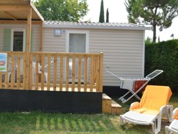 Camping Pas Cher vous présente avec son site Officiel campingpascher.fr, le Camping Internazionale Manacore classé 4 étoiles, situé sur la commune de Peschici dans le département Foggia (Pouilles) en Italie. Le camping Internazionale Manacore, vous présente un hébergement de type mobil-home de 29 m² avec climatisation. Le camping Internazionale Manacore vous proposeun séjour PAS CHER avec une REMISEdu sam. 19 septembre au sam. 26 septembre 2026, en promotion à -42% pour 7 nuits à 300 € au lieu de 525,0 € soit une Économie de 225 €. Cette location propose 12 dates différentes pour réserver votre séjour. Découvrez également les 3 autres gammes d'hébergements du camping. Les Avis clients pour le Camping Internazionale Manacore sont de 7 sur 10. Mer, Piscine extérieure, Animations familiales, Club ados, Club enfants, Aire de jeux enfants, Court de padel en extérieur, Court de tennis, Location de bateaux, Structure gonflable enfants, Terrain de beach-volley, Terrain de football, Terrain multisports, Bar, Bureau de tabac, Pizzeria, Restaurant, Snack/Bar, Épicerie,... En savoir plus : cliquez-ICI.