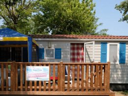 Camping Pas Cher vous présente avec son site Officiel campingpascher.fr, le Camping Internazionale Manacore classé 4 étoiles, situé sur la commune de Peschici dans le département Foggia (Pouilles) en Italie. Le camping Internazionale Manacore, vous présente un hébergement de type mobil-home pour 6 personnes avec climatisation. Le camping Internazionale Manacore vous proposeun séjour PAS CHER avec une REMISEdu sam. 19 septembre au sam. 26 septembre 2026, en promotion à -42% pour 7 nuits à 180 € au lieu de 315,0 € soit une Économie de 135 €. Cette location propose 17 dates différentes pour réserver votre séjour. Découvrez également les 3 autres gammes d'hébergements du camping. Les Avis clients pour le Camping Internazionale Manacore sont de 7 sur 10. Mer, Piscine extérieure, Animations familiales, Club ados, Club enfants, Aire de jeux enfants, Court de padel en extérieur, Court de tennis, Location de bateaux, Structure gonflable enfants, Terrain de beach-volley, Terrain de football, Terrain multisports, Bar, Bureau de tabac, Pizzeria, Restaurant, Snack/Bar, Épicerie,... En savoir plus : cliquez-ICI.